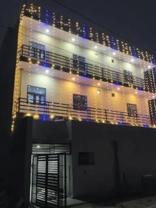 PLAY A K A Residency couple friendly