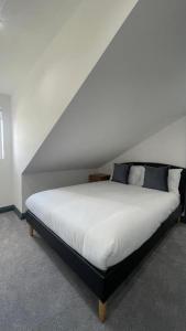 Modern Comfort Rooms in Spacious Home by YO ROOM! Free Parking at Aylestone - Leicester