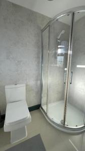 Modern Comfort Rooms in Spacious Home by YO ROOM! Free Parking at Aylestone - Leicester