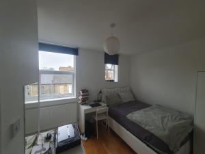 A spacious en-suite room