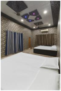 Hotel Ragam V Bharat Near Kashi Railway Station and Kashi Vishwanath Temple - Free Wi-Fi - Paid Parking Facilities -Fully Air conditioning Room - Best Hotel In Varanasi