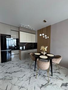 Pearl of Odesa teracca sea view