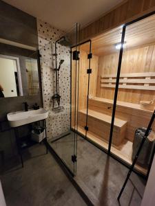 Duplex with private Sauna & Mountain View