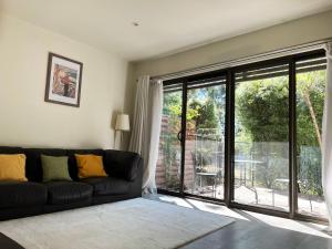 Spacious Two-Story Family Townhouse Near Kingston & Manuka