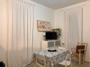 ROSSENA HOME tranquillo appartamento, con giardino, vicino al centro ed allOspedale Santa Maria Nuova SMN