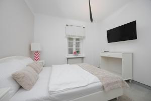 Foksal 1A Studio Apartments by Solarento