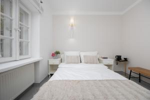 Foksal 1A Studio Apartments by Solarento