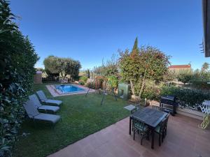 Cozy House with Big Garden & Pool