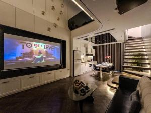 Ecopark Duplex Homestay by QMP