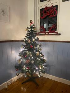 Three Gables, West Wight village house, Sleeps 10