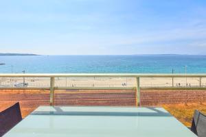 Apartment 4 guests front of the sea