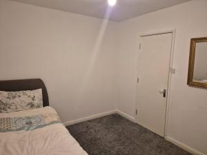 Private Room, closer to train station