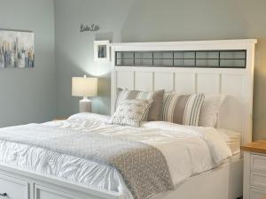 Edgewater-Lakefront 3 BD25BADeckDockGril-16P