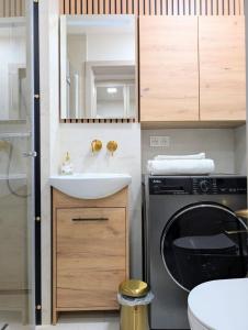 The Golden Frame by Cooee Apartments