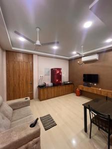 Alma by MyCasa Elegant 2BHK Stay in TTK Road