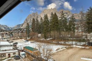 GuestHost - Cortina Charming Wooden Alpine Nest