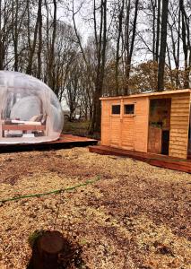 Bubbeltent in bos met hottub, 20m Amsterdam