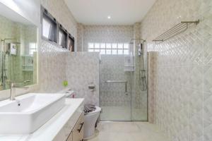 Villa neuve tout confort, en zone tranquille proche de toutes commodites