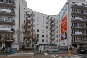 2-Bedroom Downtown Apt - 75m2, AC and Balcony - by Rentujemy