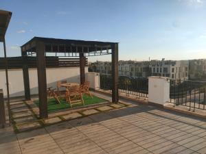 luxury studio Westown sodic