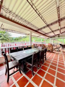 Finca La Carmelita Casa Campestre con Piscina y entre Montañas a sólo minutos de Santa Rosa de Cabal