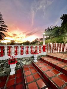 Finca La Carmelita Casa Campestre con Piscina y entre Montañas a sólo minutos de Santa Rosa de Cabal