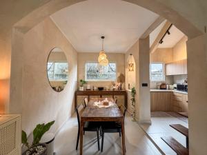Designer Arch Home with Garden & Workspace Canggu