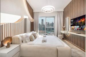 Modern Downtown Apartment plus Pool plus Khalifa View