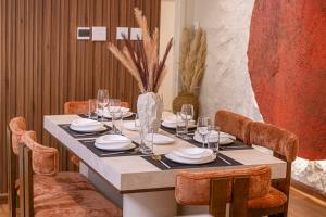 Modern Downtown Apartment plus Pool plus Khalifa View