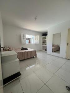 Casa de Praia: 4 Quartos, 3 Suítes, Próximo a Praia