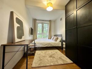 4 Bedroom Apartment, Short Walk to Tower Bridge and City