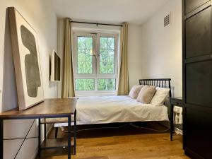 4 Bedroom Apartment, Short Walk to Tower Bridge and City