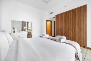 Modern 1BR in Dubai Marina with Balcony Gym & Pool