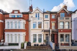 Beautiful flat with back patio Battersea London - Pass the Keys