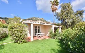 ISA - Residence in Costa Rei just 450 meters from the beach, apartments with air conditioning and outdoor private area