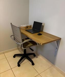 2 quartos, ar condicionado e pertinho do centro