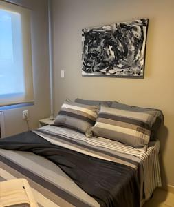 2 quartos, ar condicionado e pertinho do centro