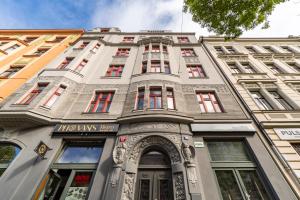 Stylový Penthouse s balkonem blízko centra