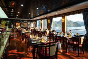 Aqua Lux Lan Ha Bay Cruise