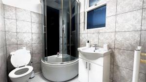 Stunning 5BR Apartment in Mill Hill 20 mins to Central London