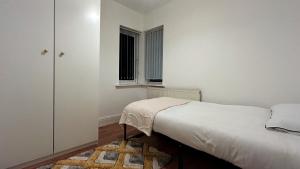 Stunning 5BR Apartment in Mill Hill 20 mins to Central London