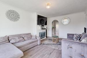 Three-Bedroom House with Two Bathrooms near Tilbury Port