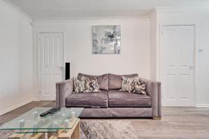 Three-Bedroom House with Two Bathrooms near Tilbury Port