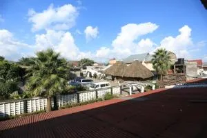 Hotel la Versailles Goma - 卡巴莱