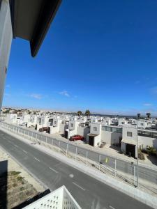 Cozy and New! Walk to the beach