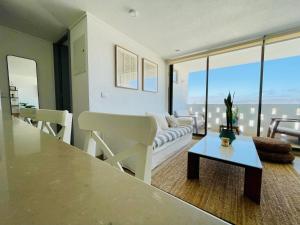 Cozy and New! Walk to the beach