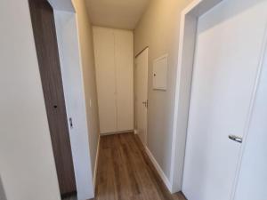 Apto a Passos da Praia com Suíte e Quarto