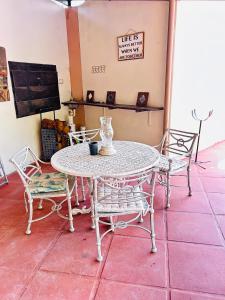 Cozy pool side cottage