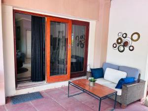 Cozy pool side cottage