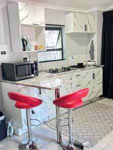 Cozy pool side cottage